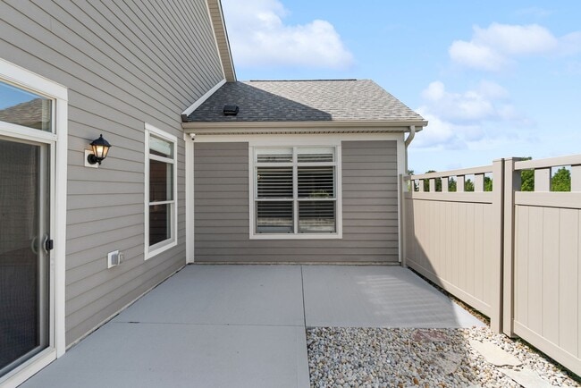 Building Photo - Luxury Maintenance-Free Former Model Home in Grove City – 2 Bed, 2 Bath Ranch