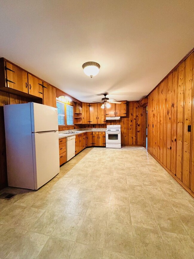 Building Photo - 126 Cottage Ln