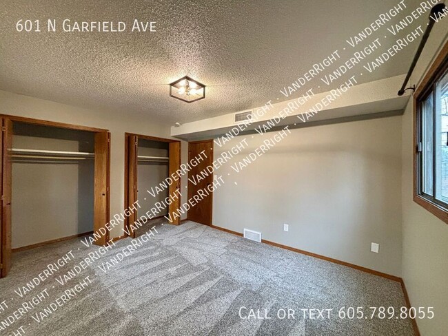Building Photo - 601 N Garfield Ave