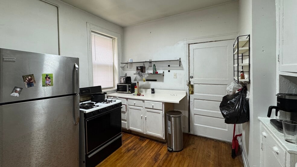 Primary Photo - 2023 N Humboldt Blvd