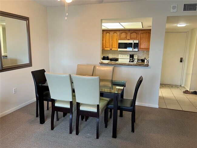Building Photo - 4900 Brittany Dr S