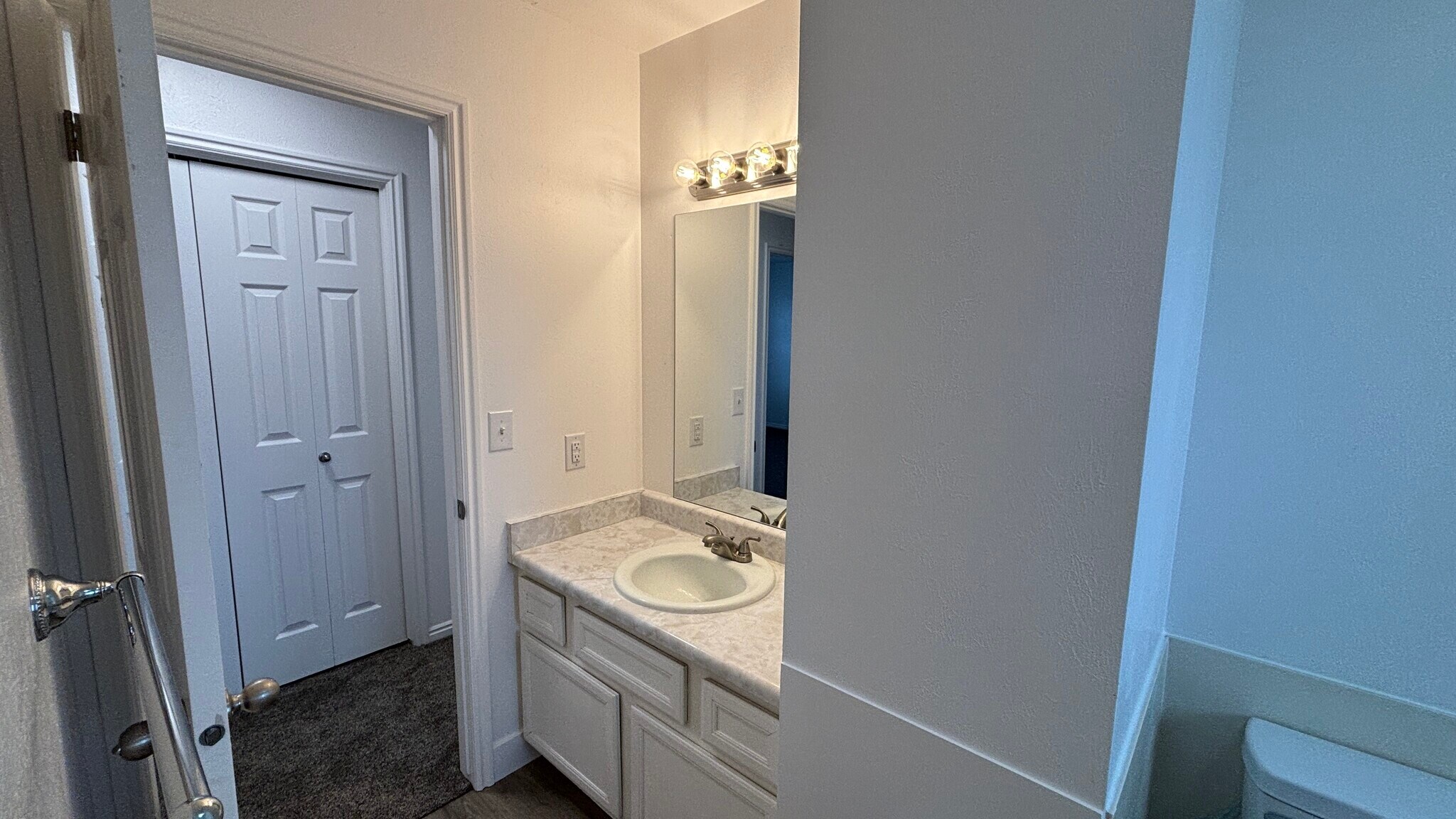 Building Photo - 391 S 1000 W St