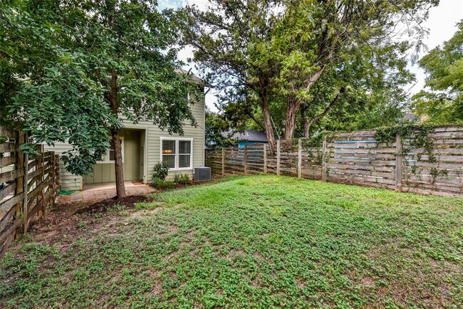 Building Photo - 3207 Merrie Lynn Ave