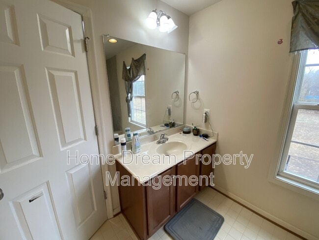 Building Photo - 11212 Katerina Dr S