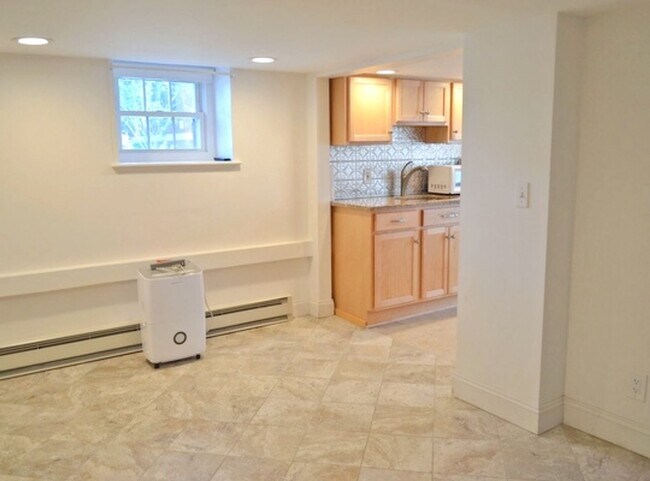 Building Photo - 9 Broadway Ave