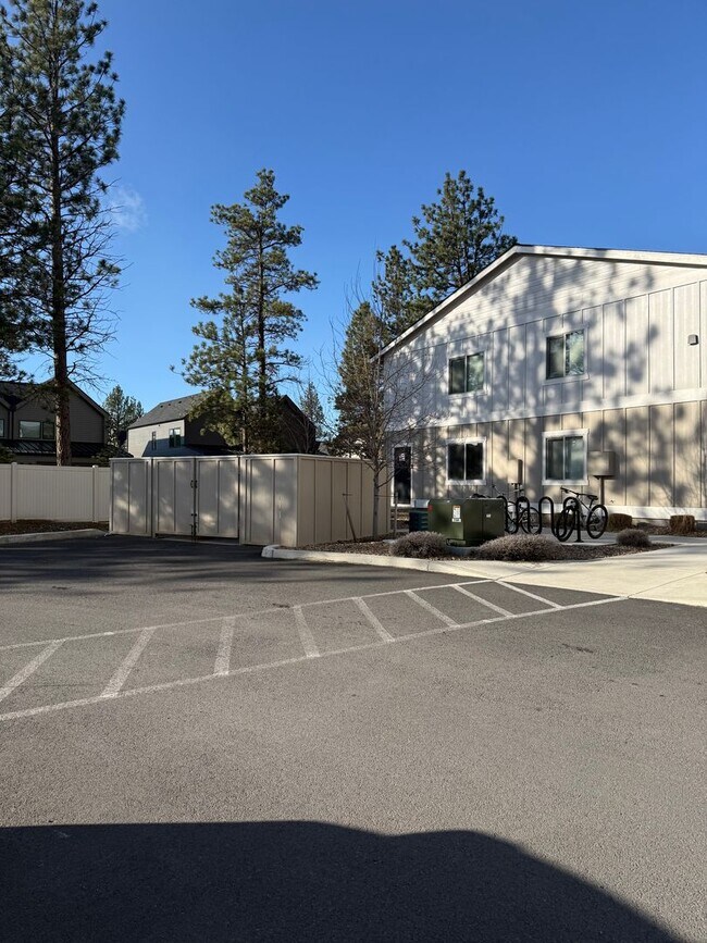 Building Photo - 950 W Felicity Ln