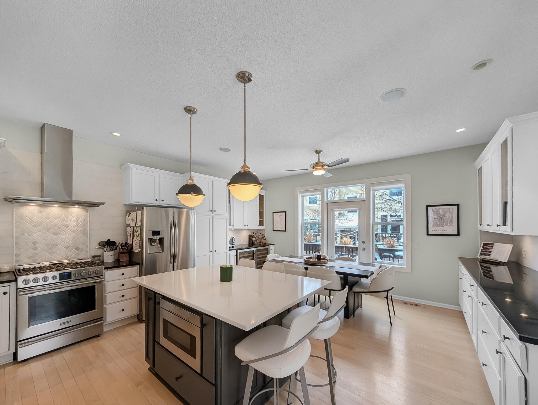 Entertainer's Kitchen. - 29 4th Ave N
