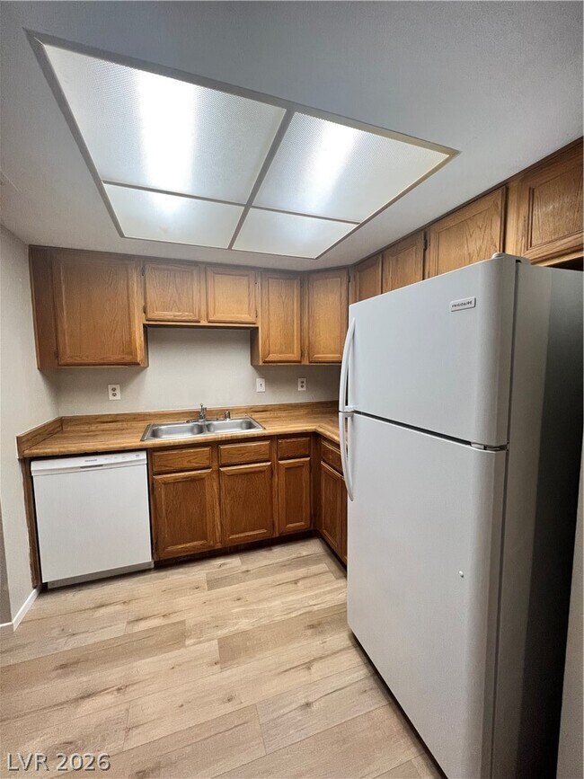 Building Photo - 3771 Shirebrook Dr