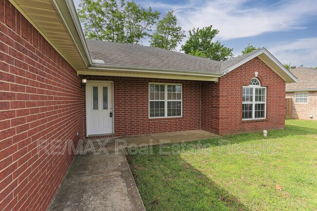 Building Photo - 2505 SW 20th St