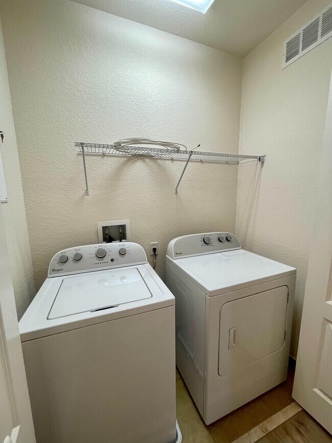 Building Photo - 10132 Eagle Creek Center Blvd