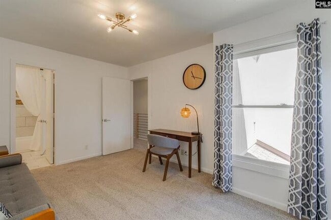 Building Photo - 8 Royalgate Dr