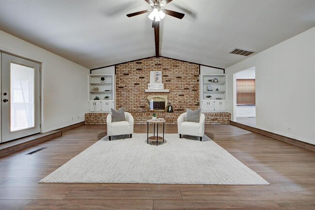 Building Photo - 1030 Walsh Ln