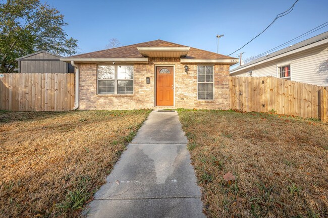 Building Photo - 3 Bedroom 2 Bath Home Biloxi