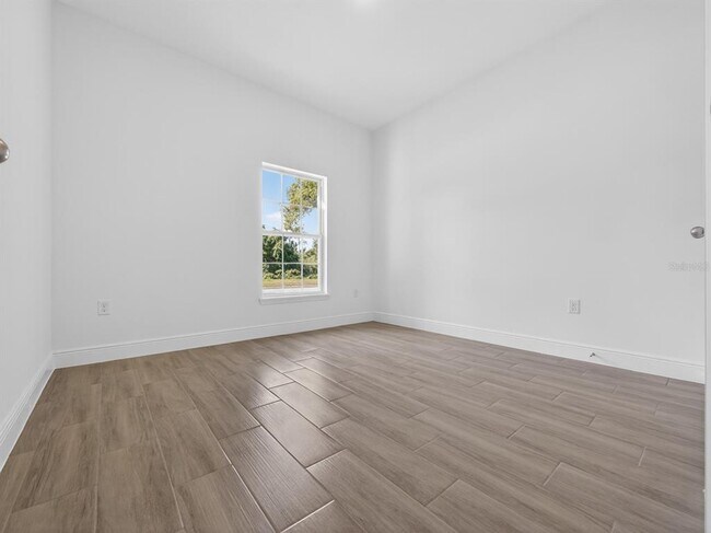 Building Photo - 922 N Fairbairn Dr