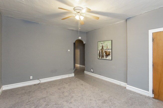 Building Photo - 6253 N Broad St