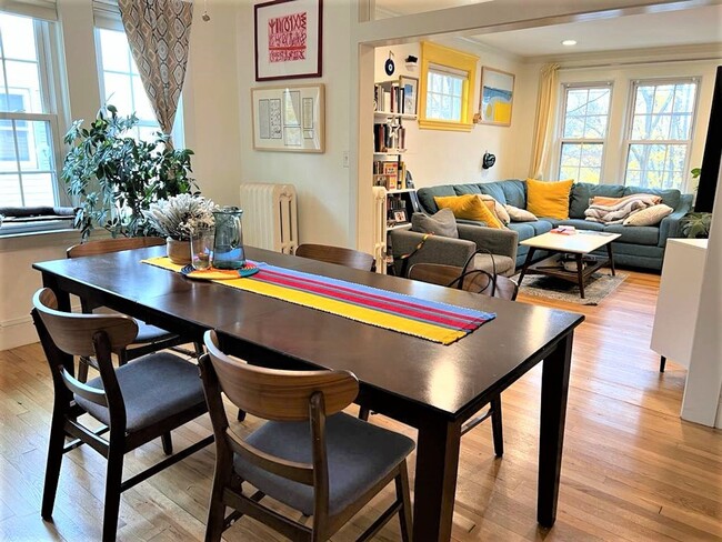 Building Photo - Boston Rental! A GREAT LOCATION to live in...