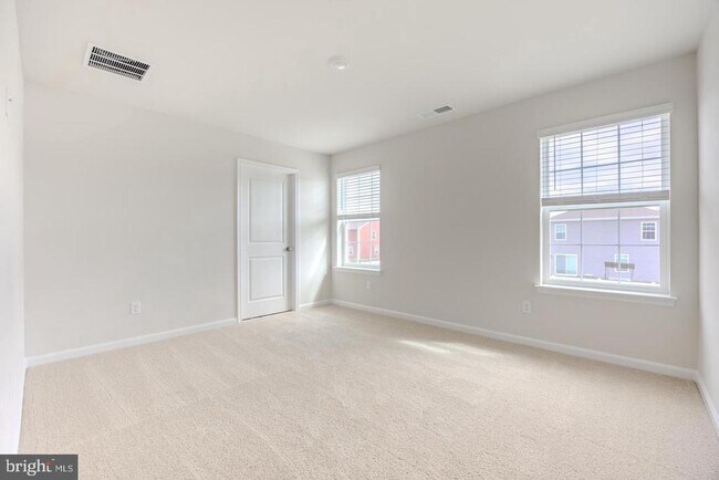 Building Photo - 110 Charing Cross Dr