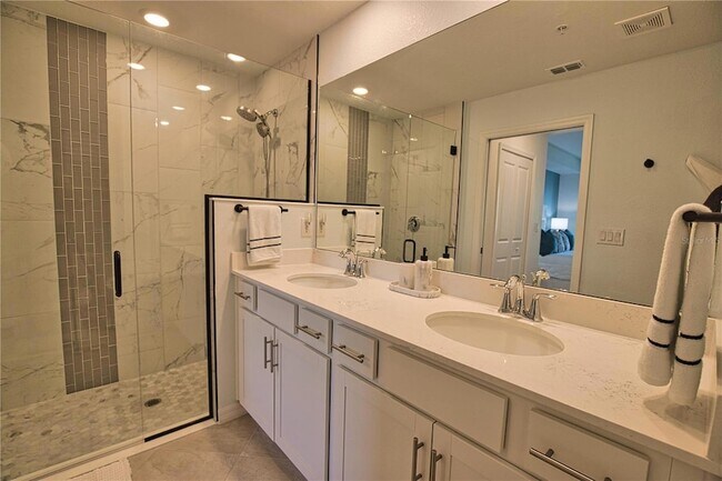 Building Photo - 12470 Wellen Golf St