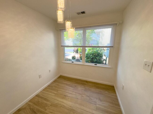 Building Photo - 140 Lindfield Cir
