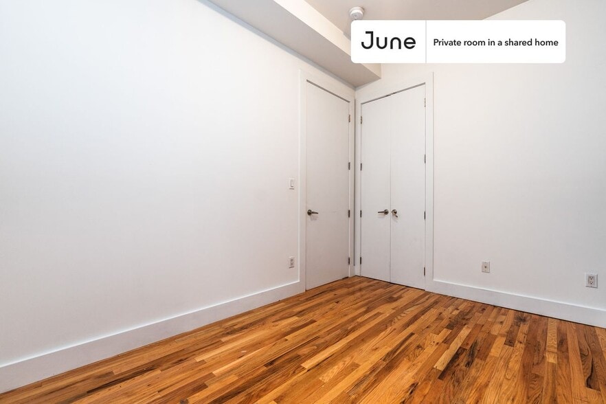 Building Photo - Room in Shared 3 bed/1 bath home