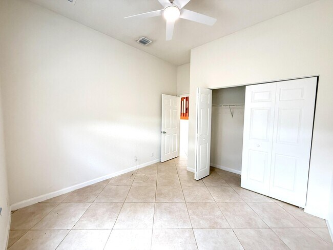 Building Photo - 1171 W Magnolia Cir
