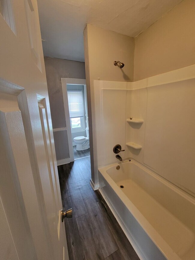 Building Photo - 604 Fillmore St