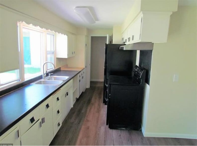 Building Photo - 306 4th Ave NE