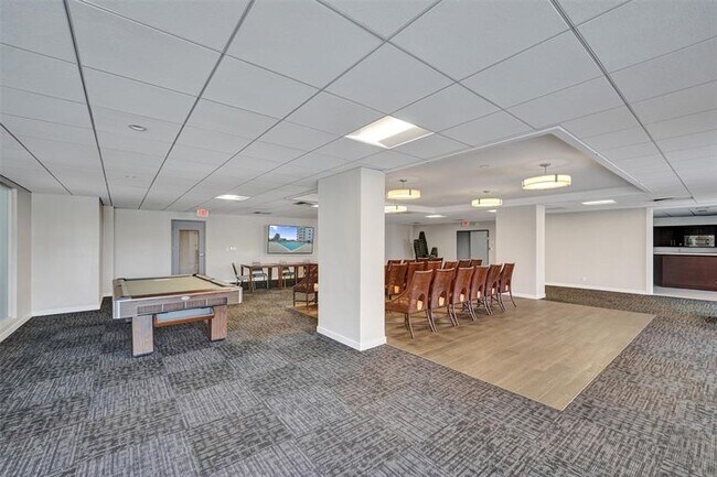 Building Photo - 3015 N Ocean Blvd