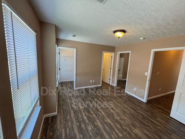 Building Photo - 2497 Deercove Ct.