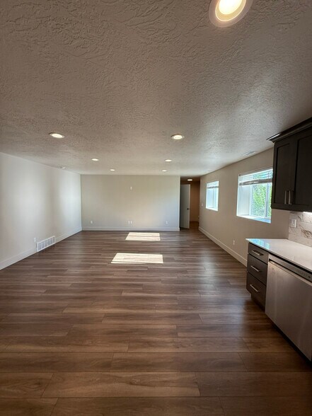 Building Photo - 81 N 950 W