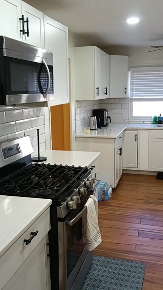 Building Photo - 7.. Waksman Pl