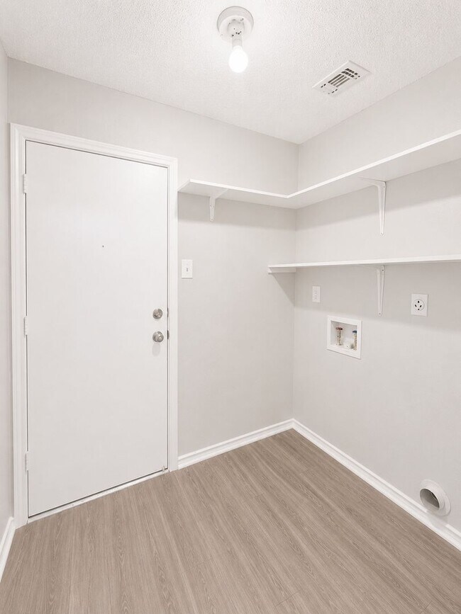 Building Photo - Completely updated Ventura beauty with over 2,000 square feet, TWO living areas, and a downstairs...