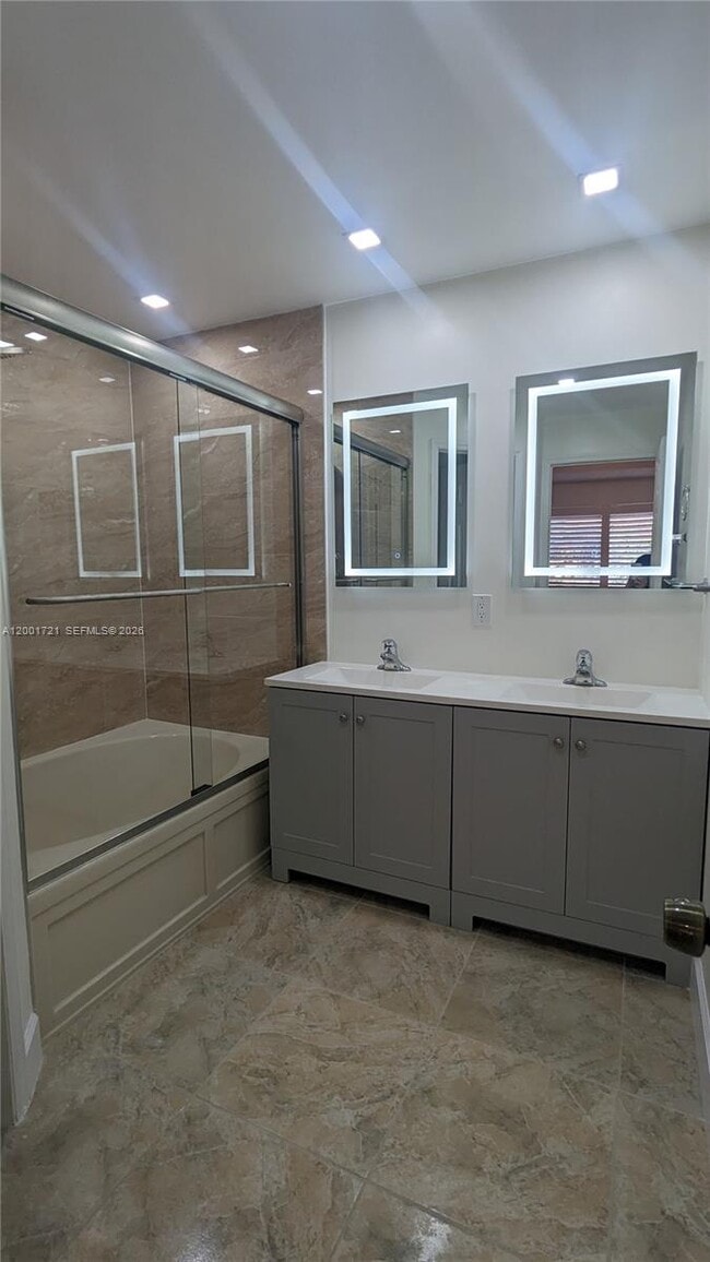 Building Photo - 213 E Forest Oak Cir