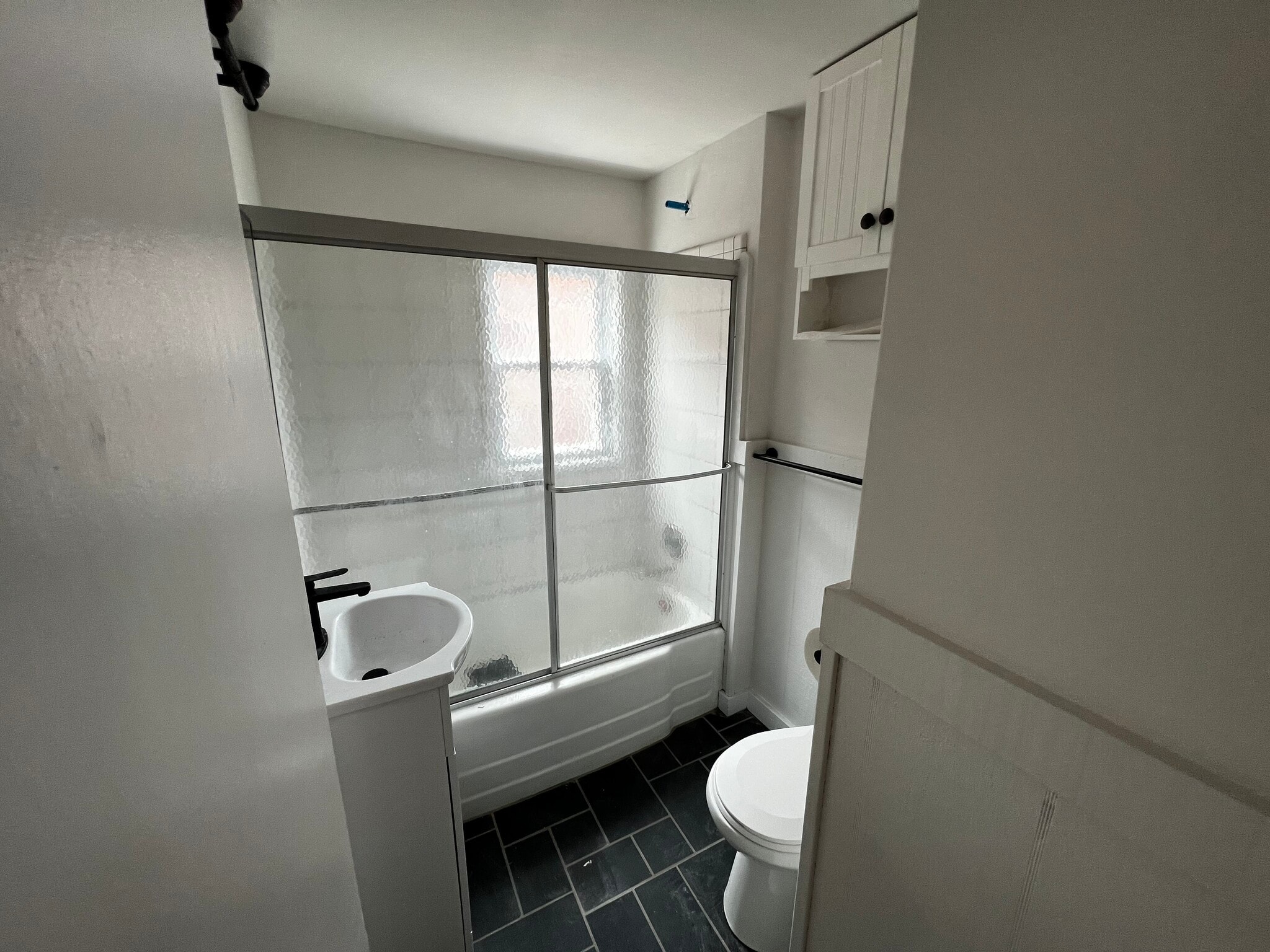 Building Photo - 566 E High St