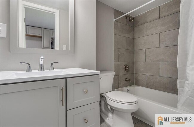 Building Photo - 153 Belvidere Ave