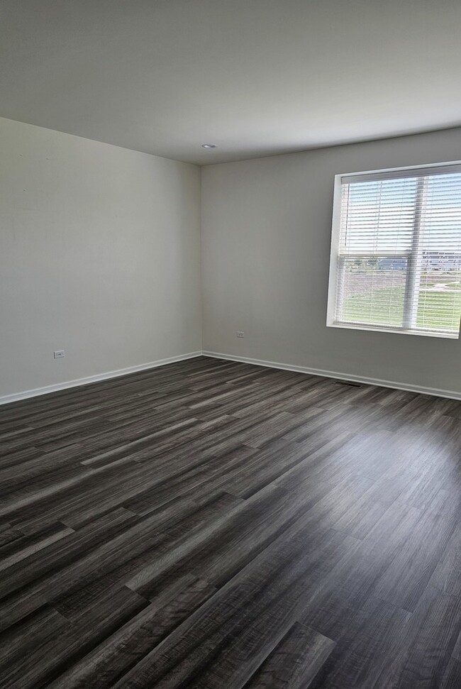 Building Photo - 858 Finley Dr