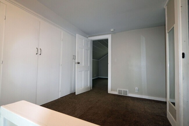 Building Photo - 3 Bed 1 Bath Downtown St. Joseph