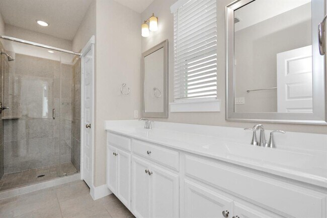 Building Photo - 716 Strawberry Pines Ct