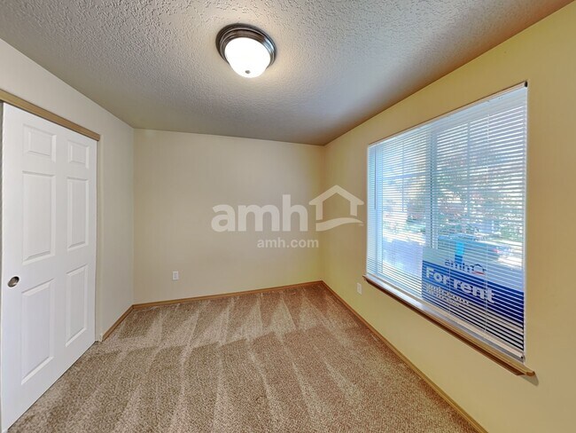 Building Photo - 467 Whitney Dr