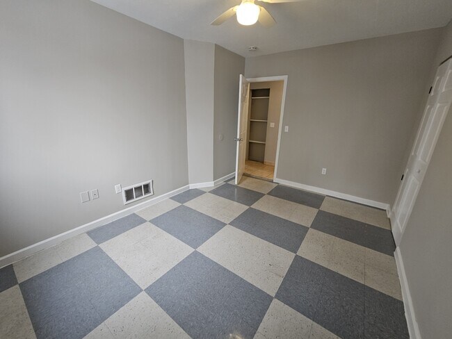 Building Photo - 3009 Pearl Ave