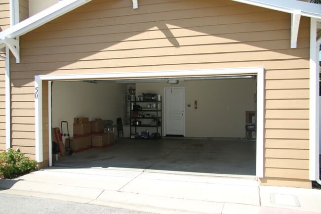 Building Photo - 3591 Sacramento Dr