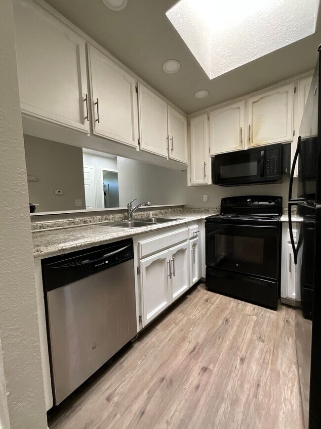 Building Photo - Siri Thorne 4-Plex