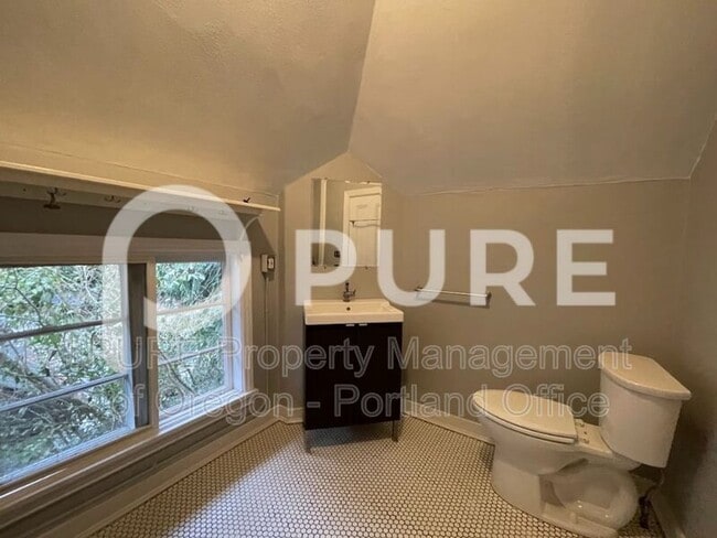 Building Photo - 3104 SE Morrison St