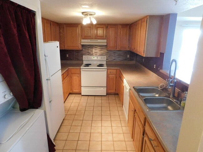 Building Photo - 3 Bed | 2 Bath | 1,264 sq ft | Littleton, CO  **Available Mid August**