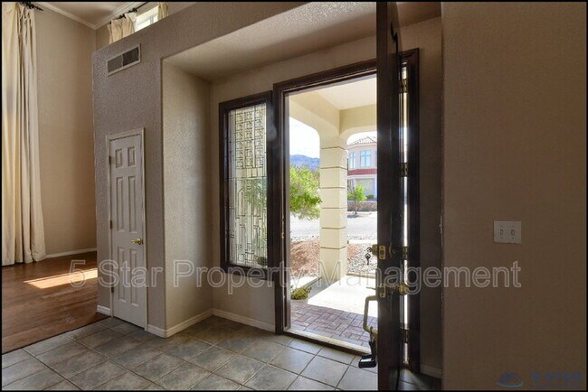 Building Photo - 6598 Eagle Ridge Dr