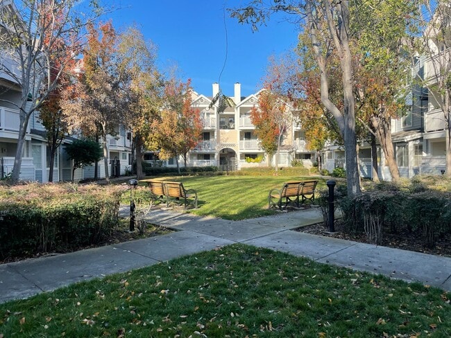 Building Photo - 609 Arcadia Terrace