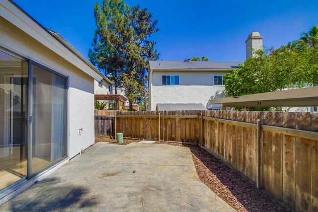 Building Photo - 2049 Haller St