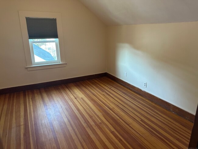 Building Photo - 32 S Elm St