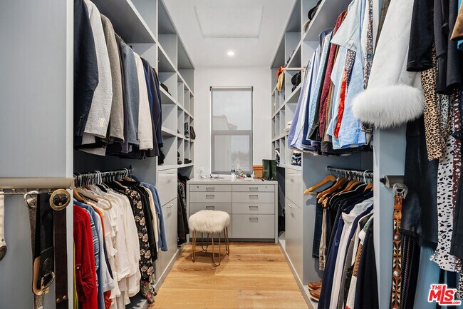 Building Photo - 2230 Malcolm Ave