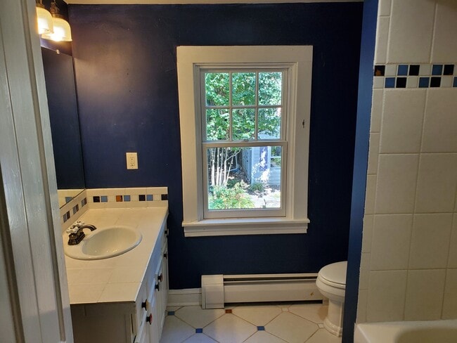 Building Photo - 113 Charles St